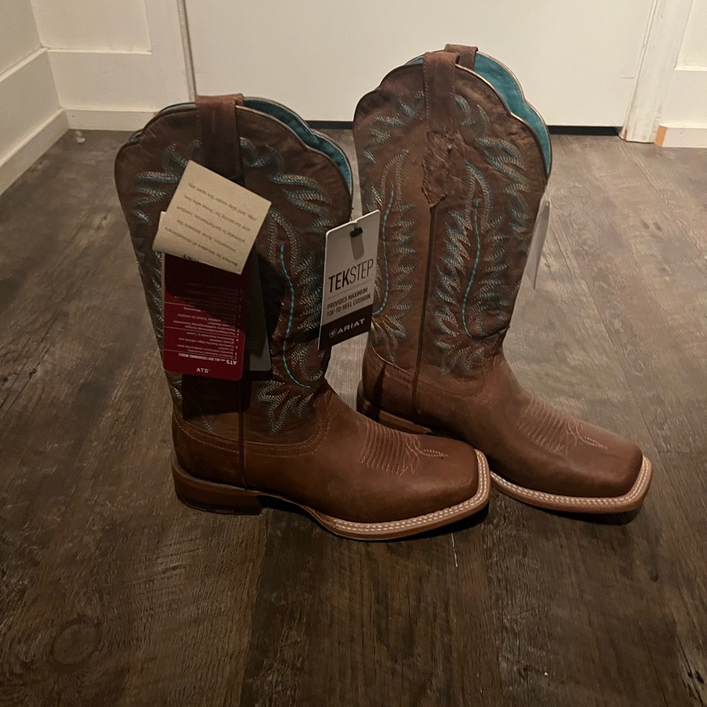 Ariat cowgirl boots